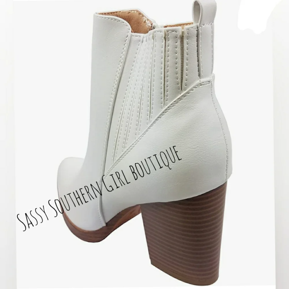 🆕⭐ Boho white heeled booties